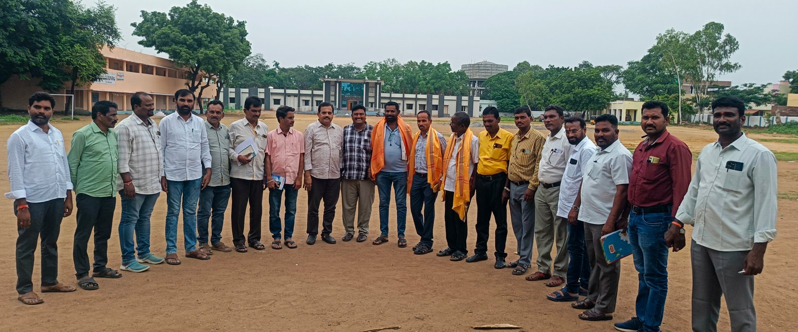 ఐకమత్యంతో పరకాల ప్రెస్ క్లబ్ పై  టి యు డబ్ల్యూ జే  ఐజేయు జెండా ఎగర వేద్దాం - Additional Image