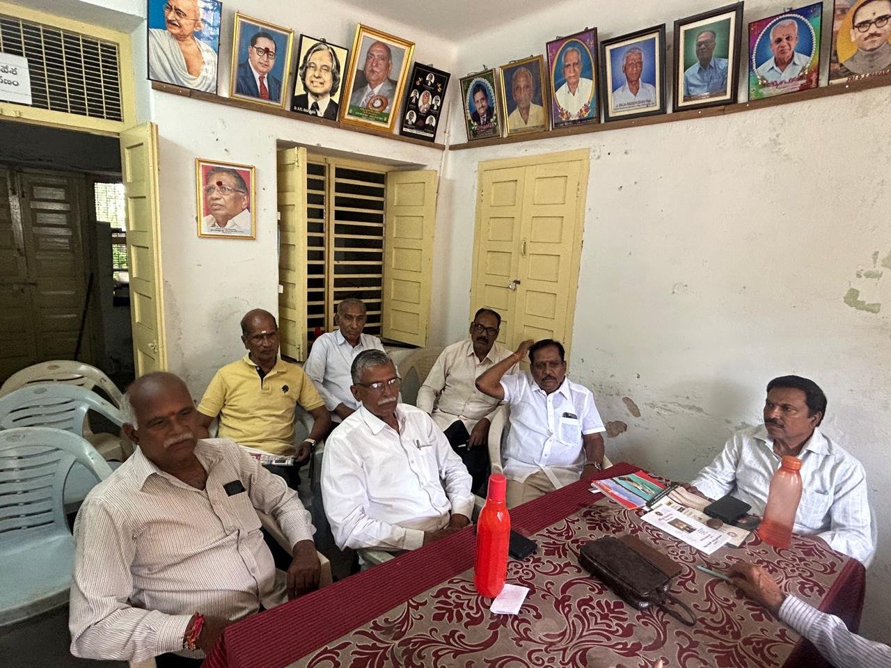 చలో హైదరాబాద్ వాయిదా పై ఉద్యోగులు  పెన్షనర్లు తీవ్ర అసంతృప్తి - Additional Image