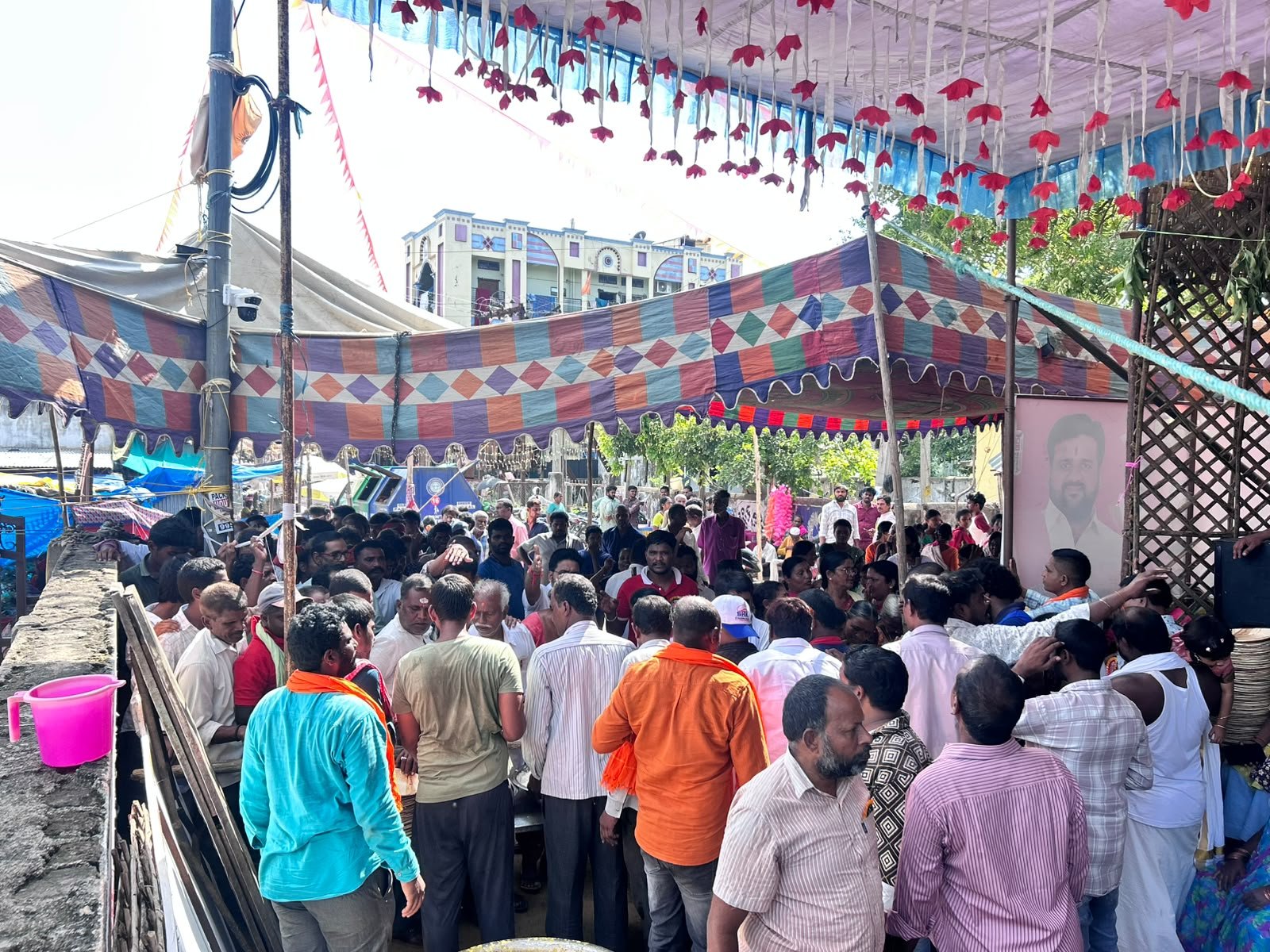 గణనాథుడి సన్నిధిలో మహా  అన్న ప్రసాదం - Additional Image