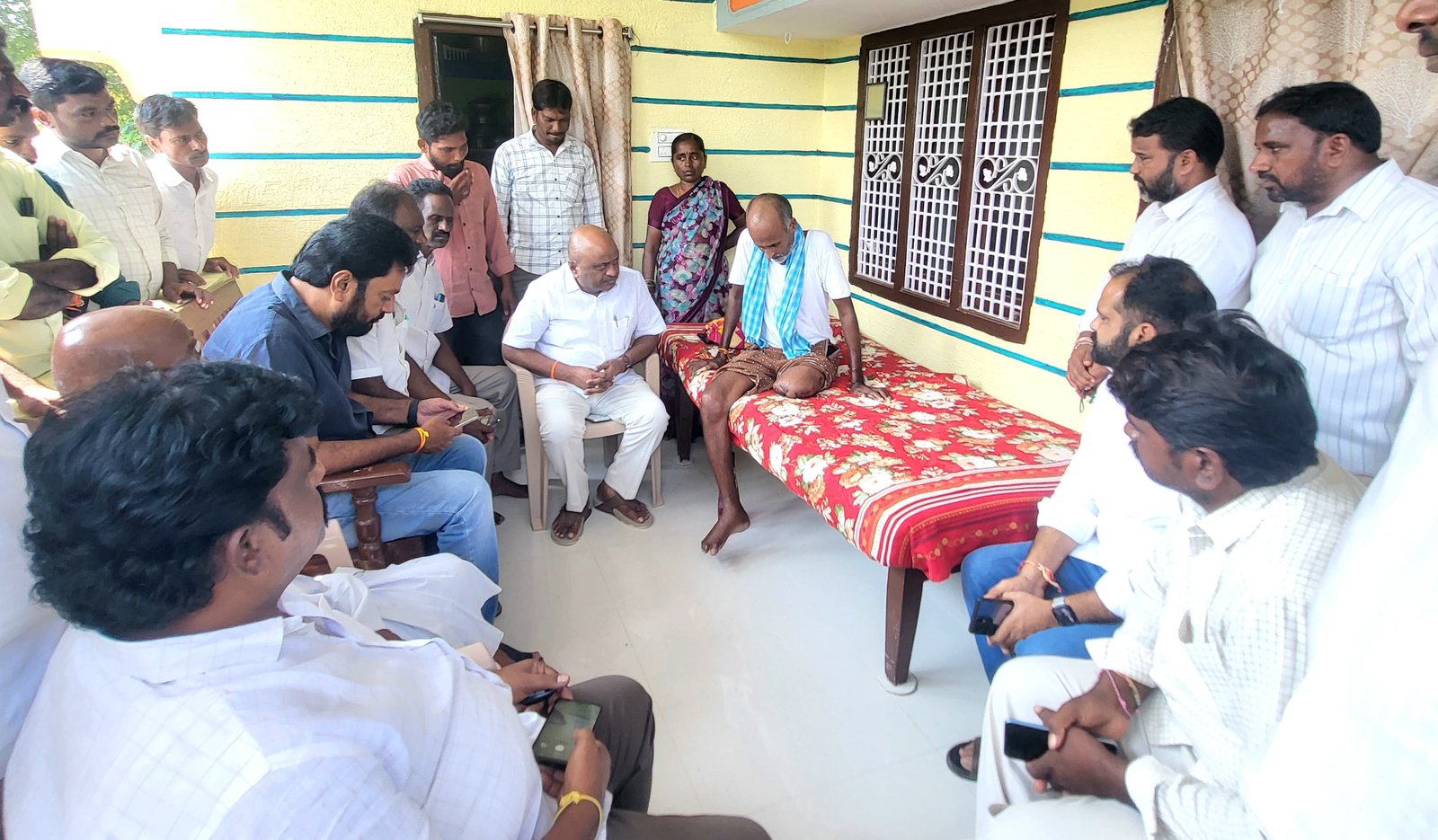 చల్లా పరామర్శ.. - Additional Image