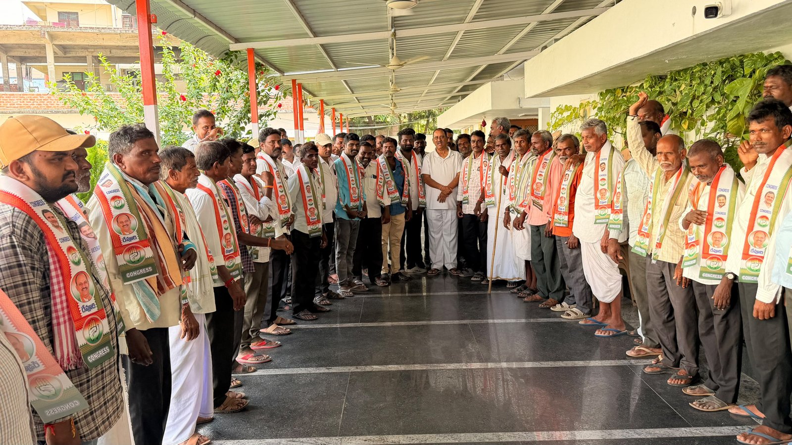 ఎమ్మెల్సీ పోచంపల్లి స్వగ్రామం లో బీఆర్ఎస్‌కు  బిగ్ షాక్..